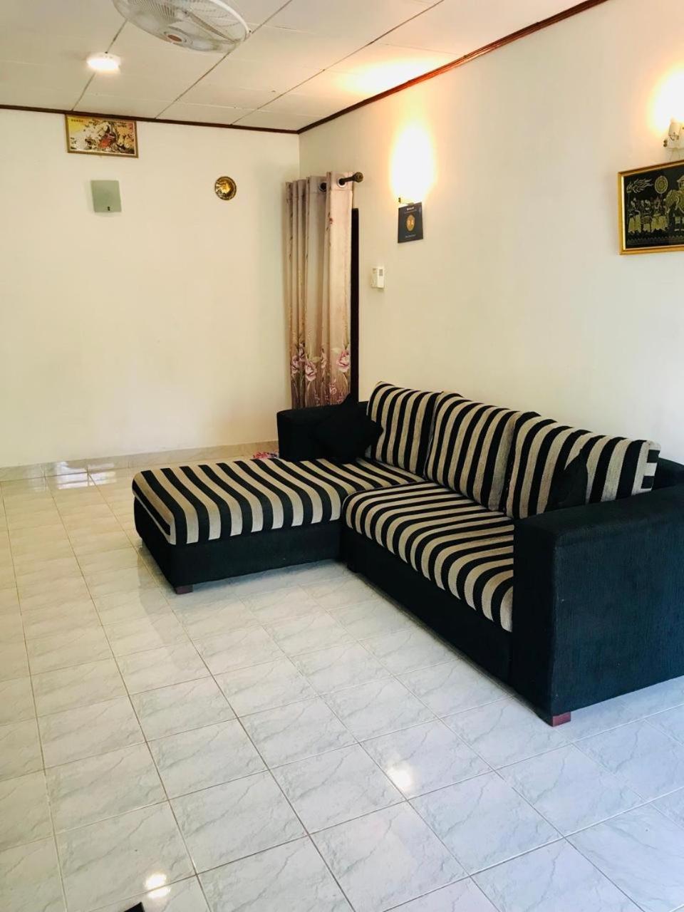 Dana Guest Home Мириса Екстериор снимка